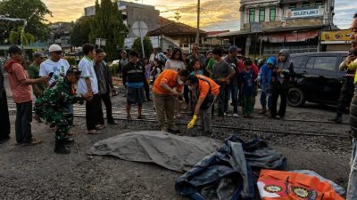 Lansia Tewas Tertabrak Kereta, Diduga Sengaja Masuk Rel